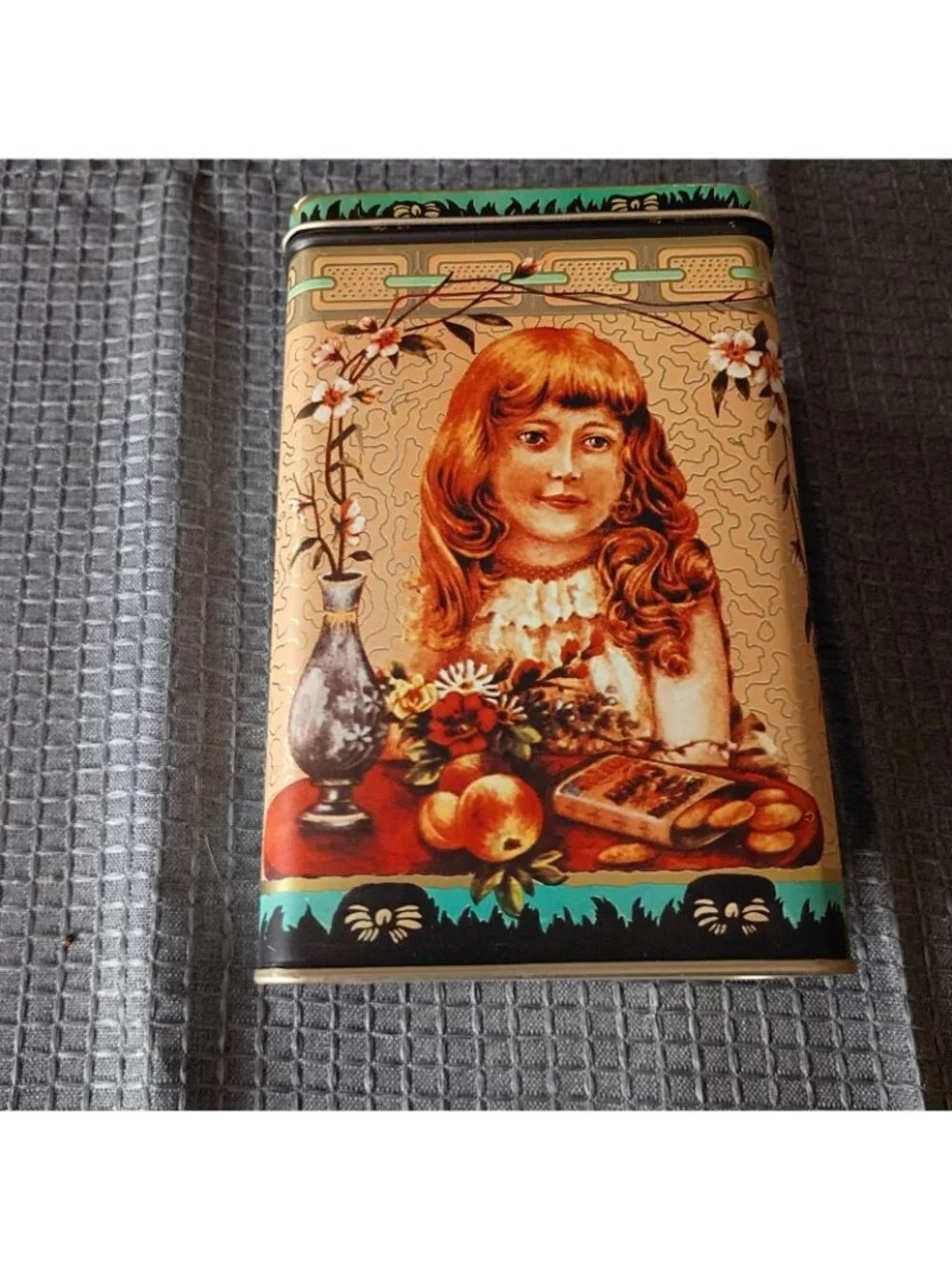 Vintage Oval Metal Lithograph Home Made Ginger Wafers Famous Biscuit Tin ENGLAND